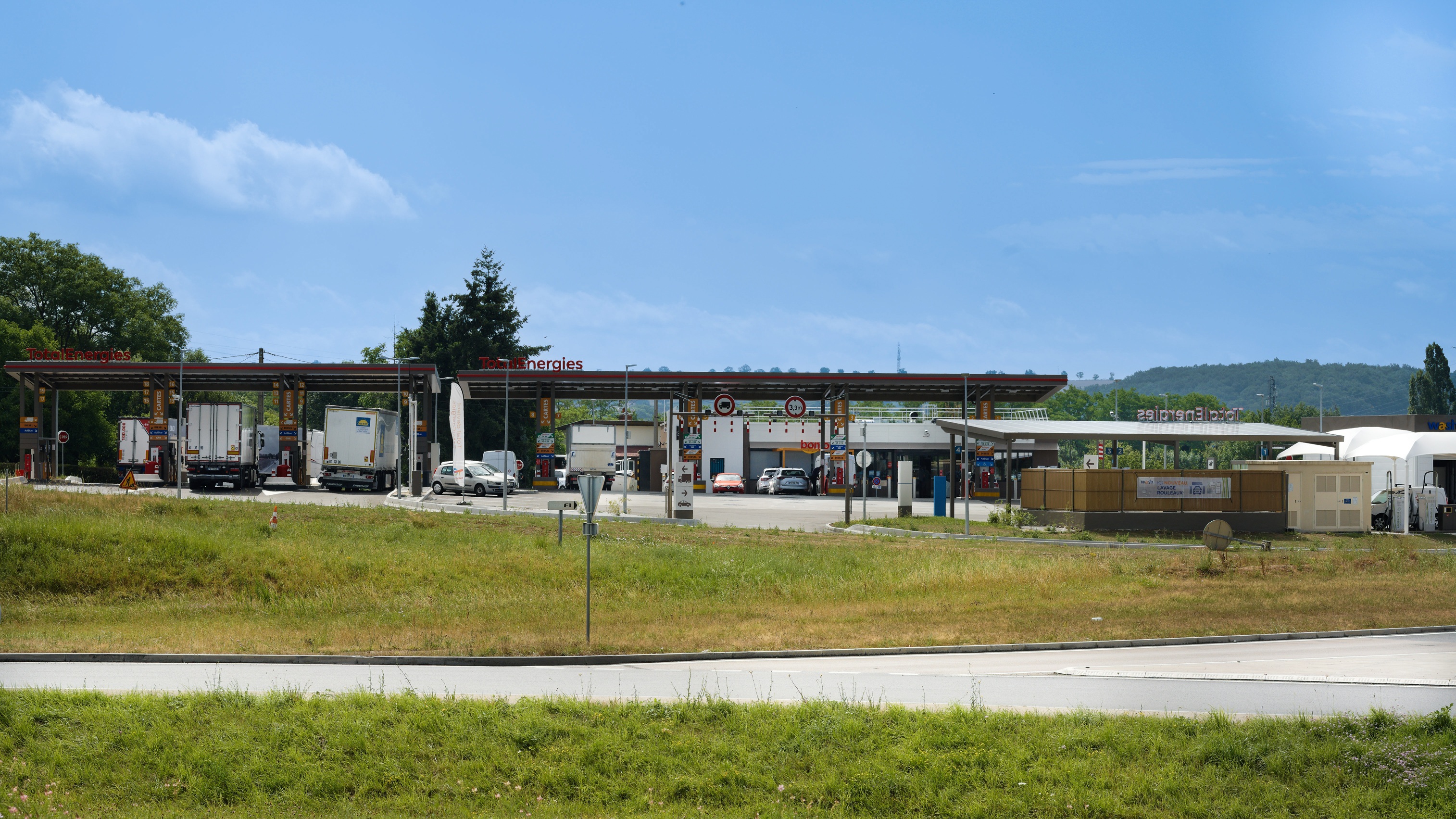 This is a picture representing NF070668 (FUELING) - REL.ROND POINT J. ROSE