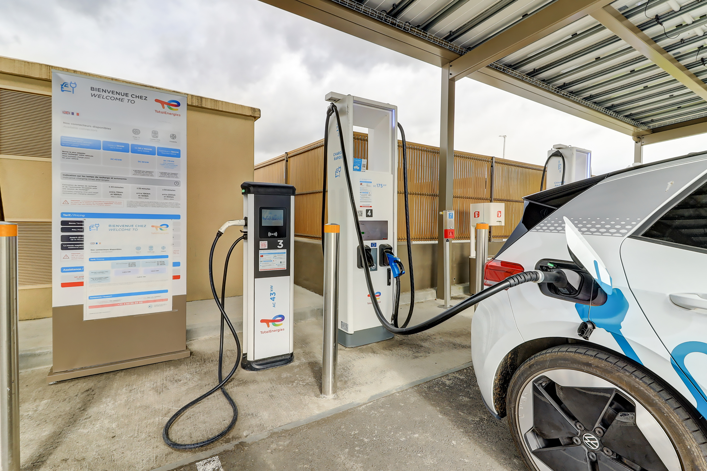 This is a picture representing NF070668 (FUELING) - REL.ROND POINT J. ROSE