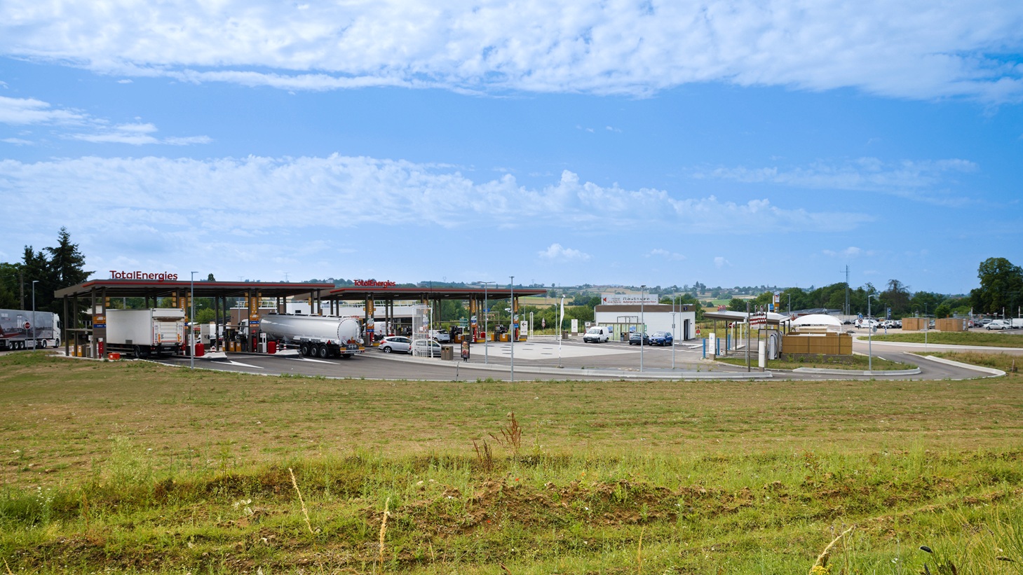 This is a picture representing NF070668 (FUELING) - REL.ROND POINT J. ROSE