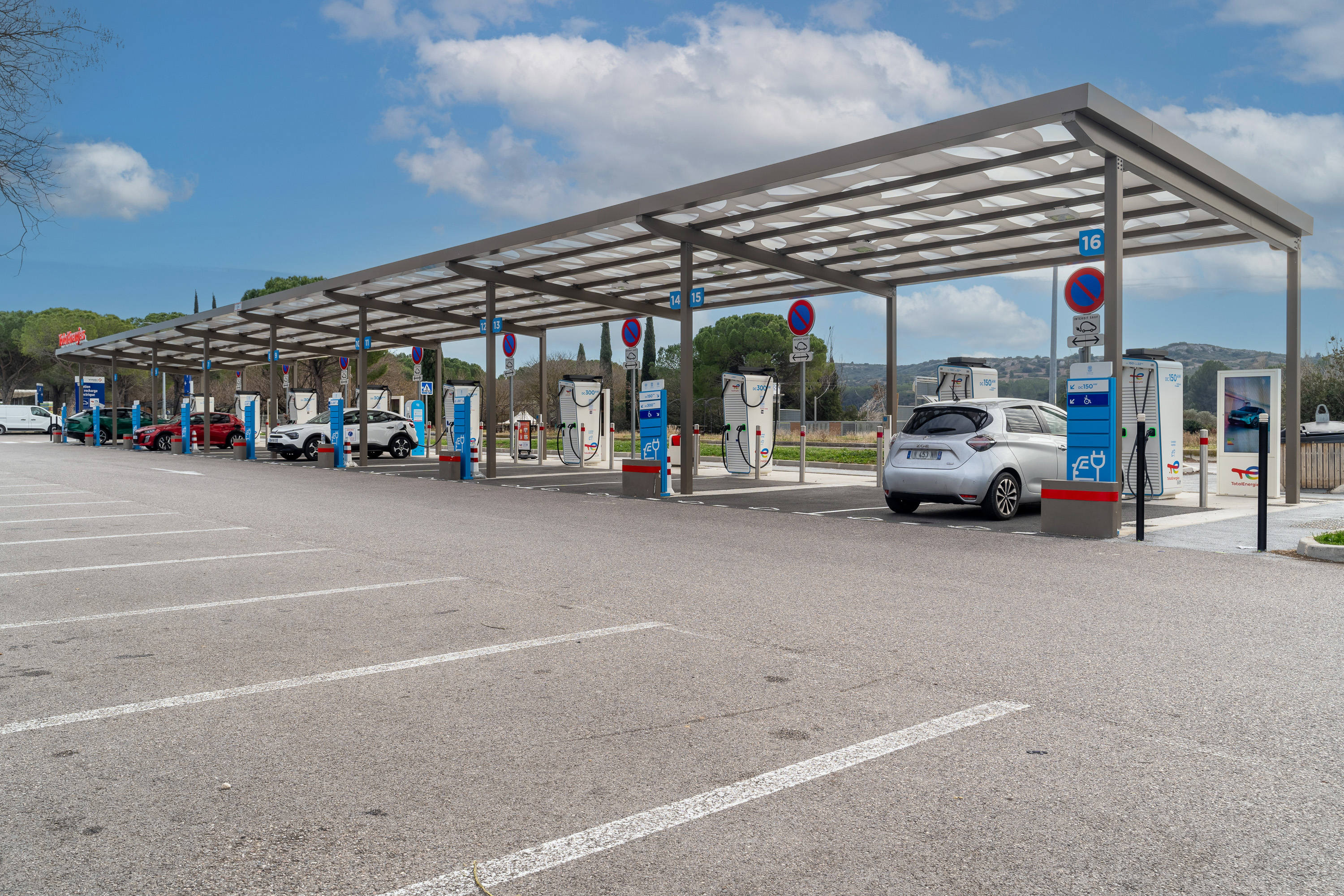 This is a picture representing NF059189 (FUELING) - REL.LANCON DE PROVENCE OUEST