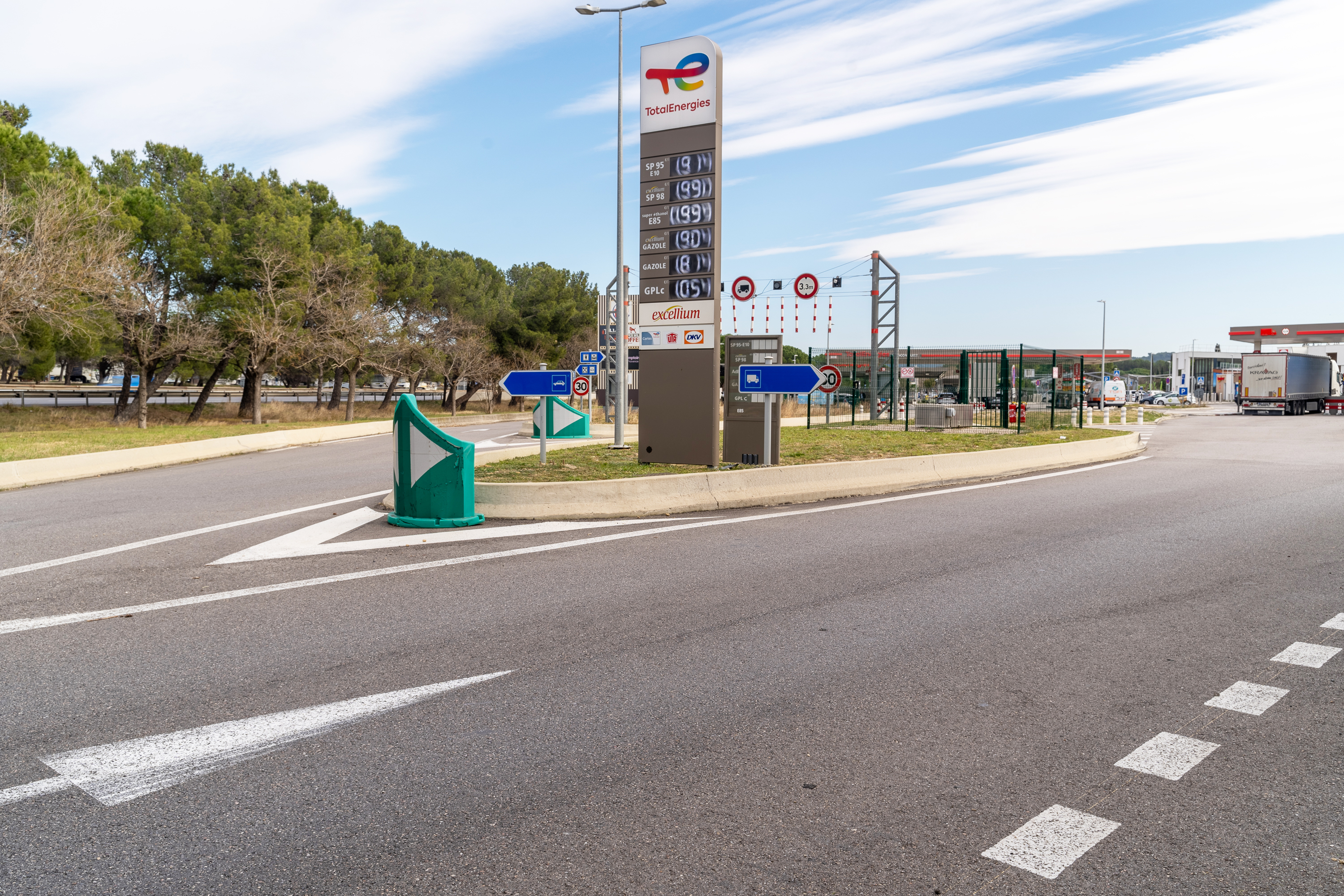 This is a picture representing NF059189 (FUELING) - REL.LANCON DE PROVENCE OUEST