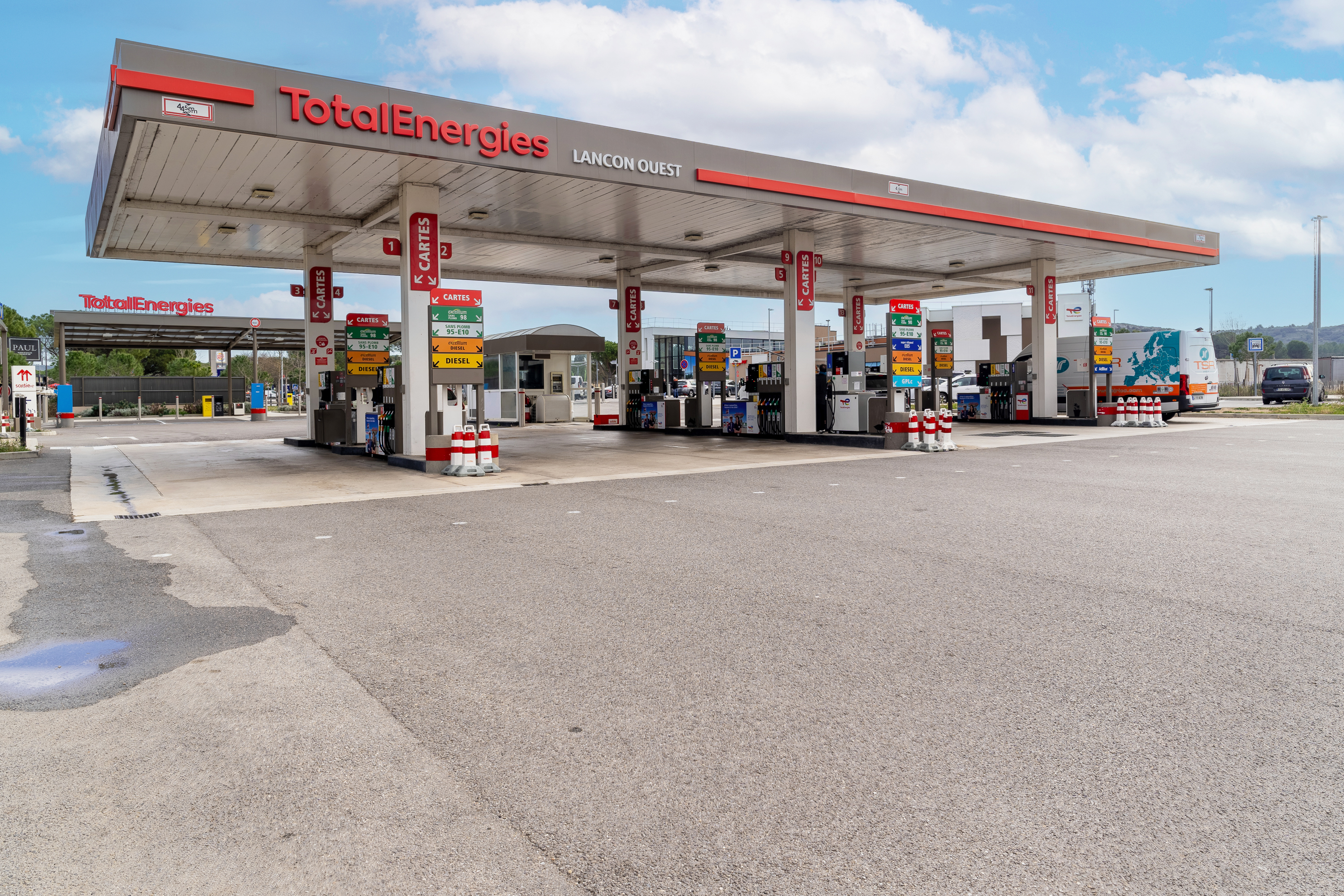 This is a picture representing NF059189 (FUELING) - REL.LANCON DE PROVENCE OUEST