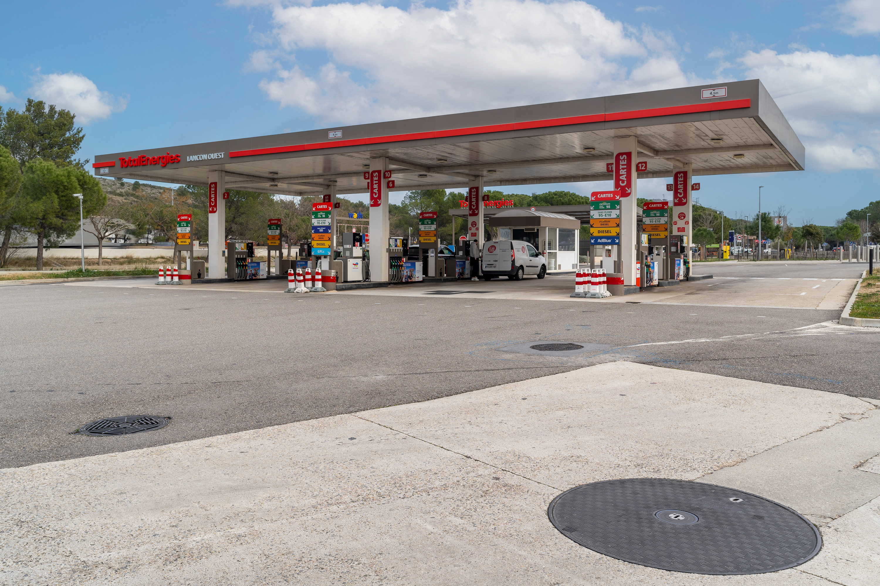 This is a picture representing NF059189 (FUELING) - REL.LANCON DE PROVENCE OUEST