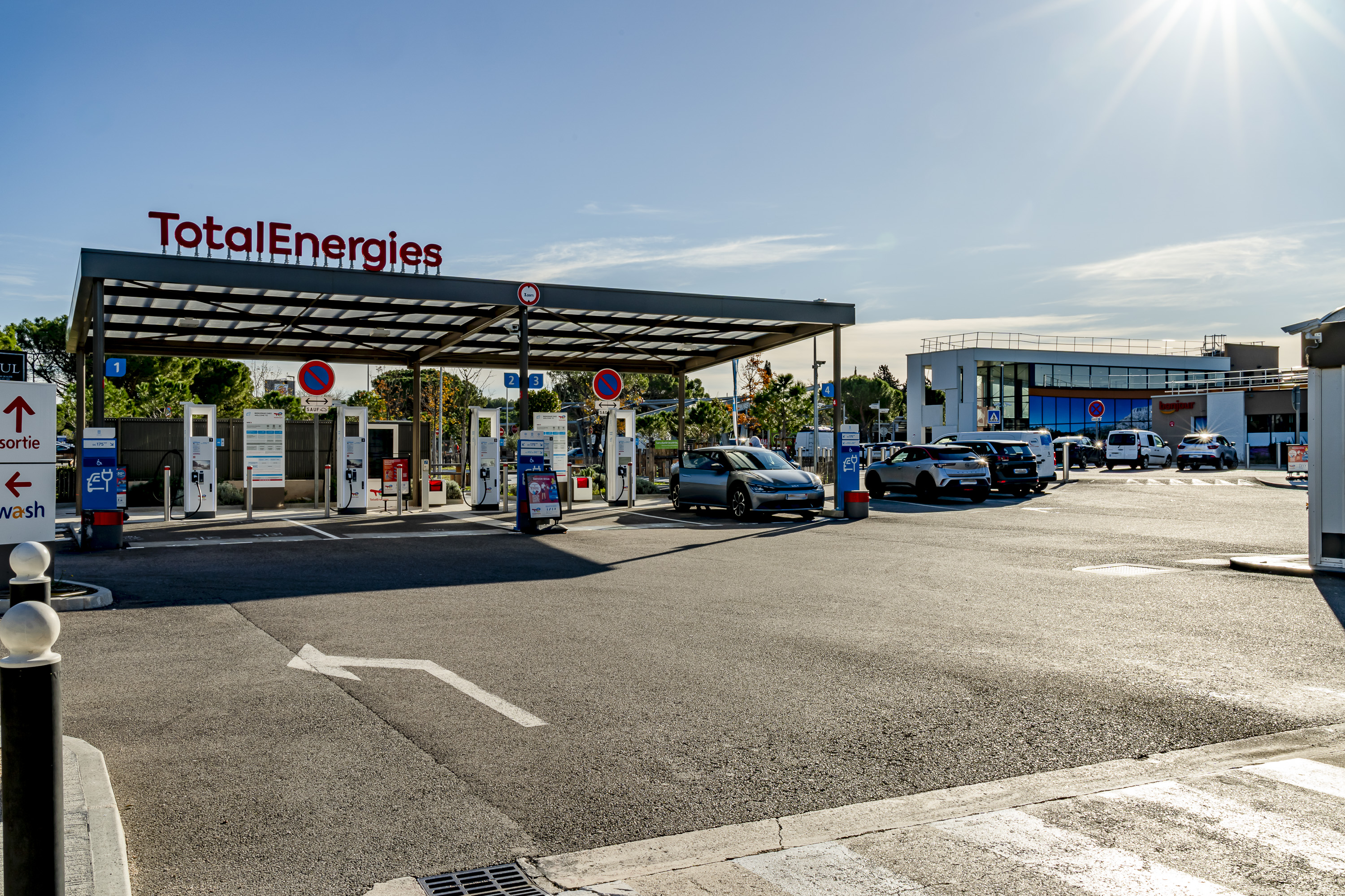 This is a picture representing NF059189 (FUELING) - REL.LANCON DE PROVENCE OUEST