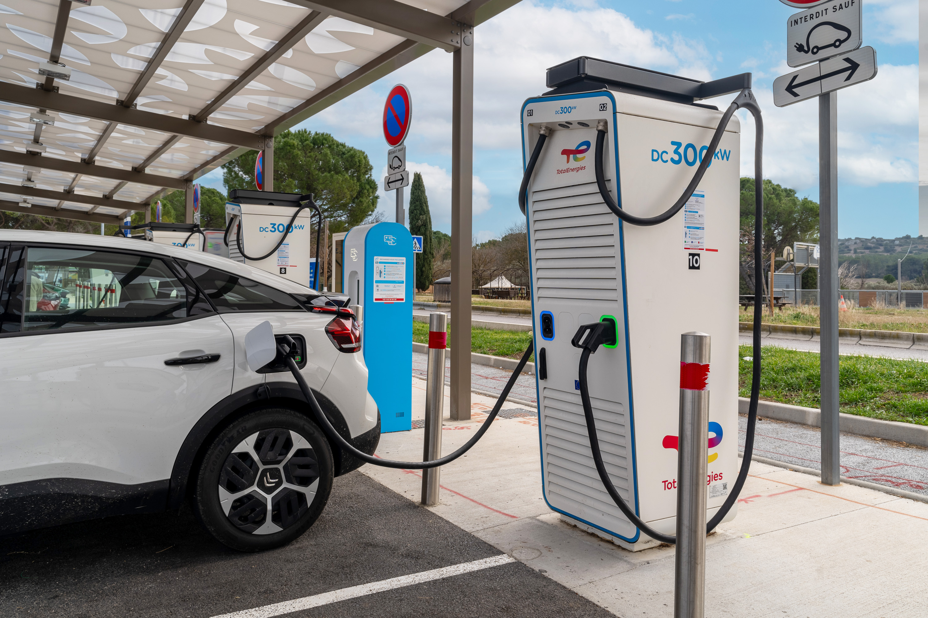 This is a picture representing NF059189 (FUELING) - REL.LANCON DE PROVENCE OUEST