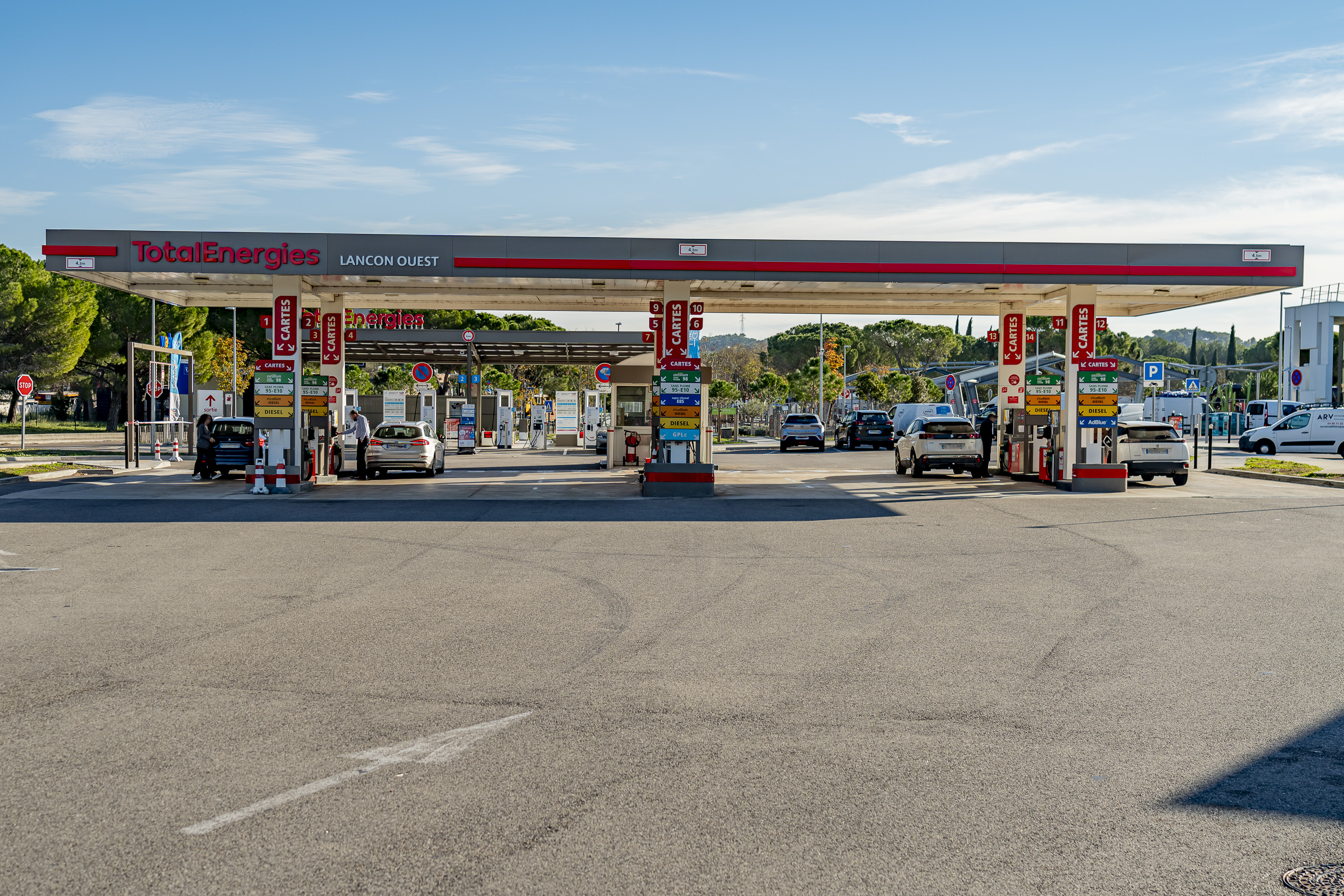 This is a picture representing NF059189 (FUELING) - REL.LANCON DE PROVENCE OUEST