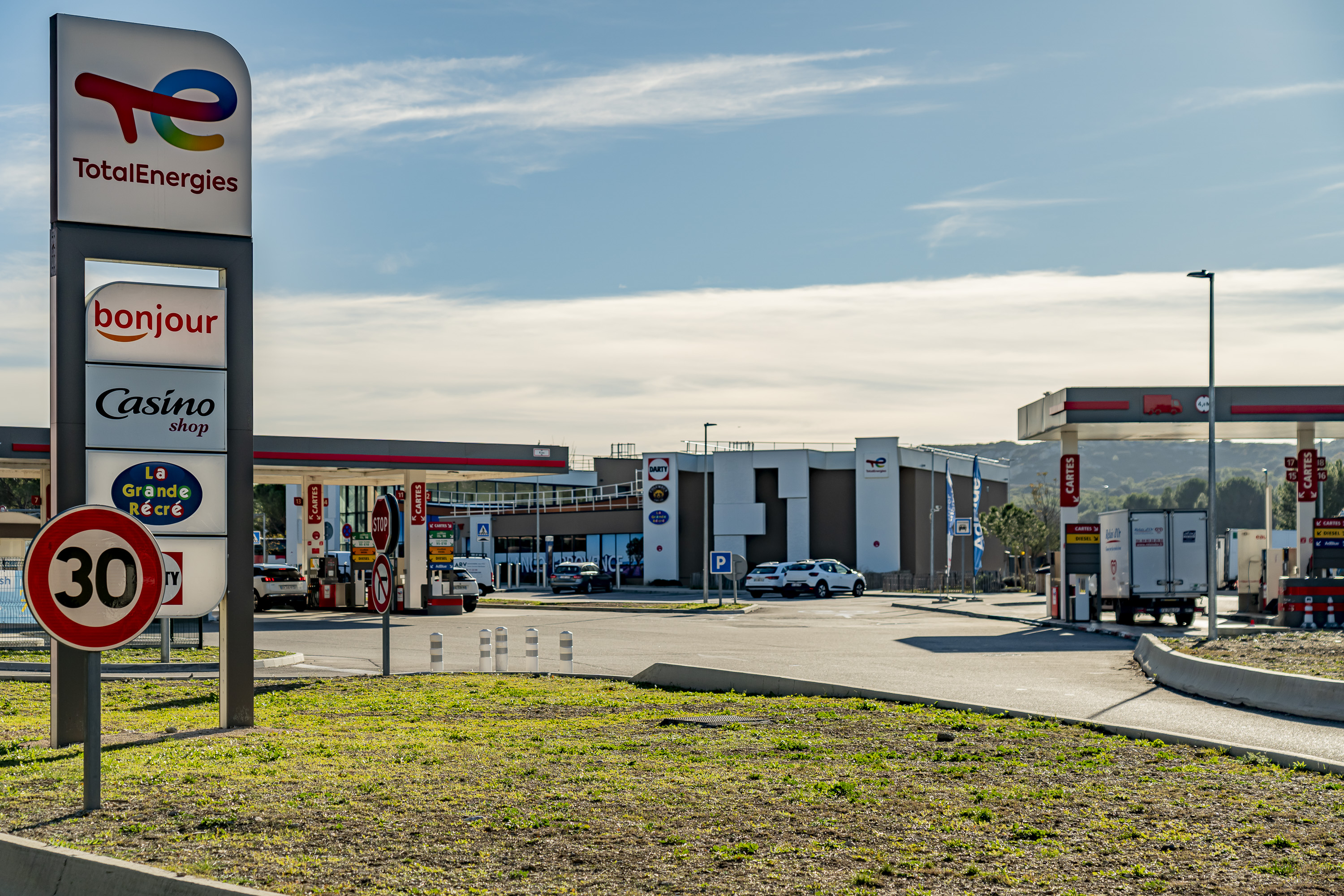This is a picture representing NF059189 (FUELING) - REL.LANCON DE PROVENCE OUEST