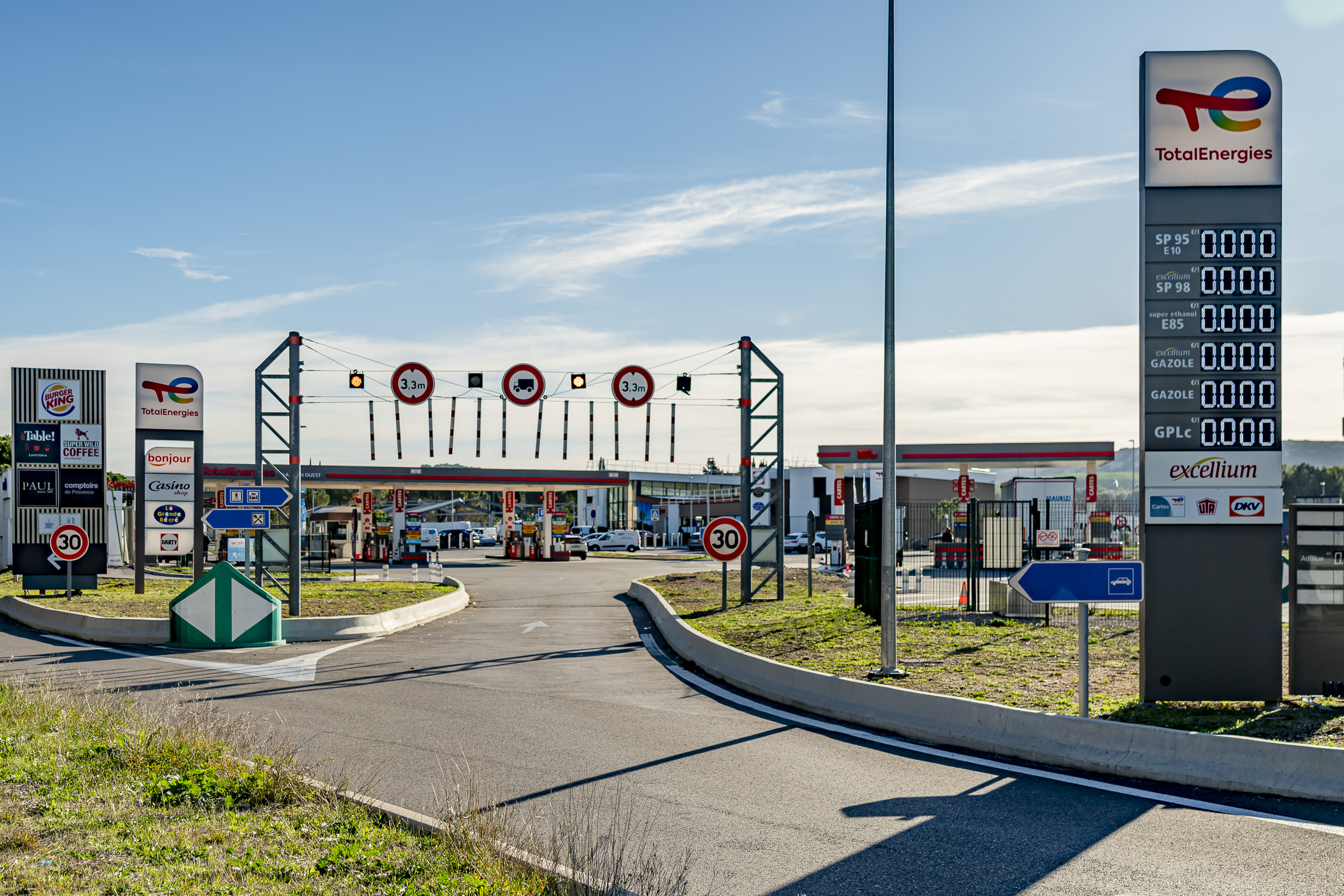 This is a picture representing NF059189 (FUELING) - REL.LANCON DE PROVENCE OUEST