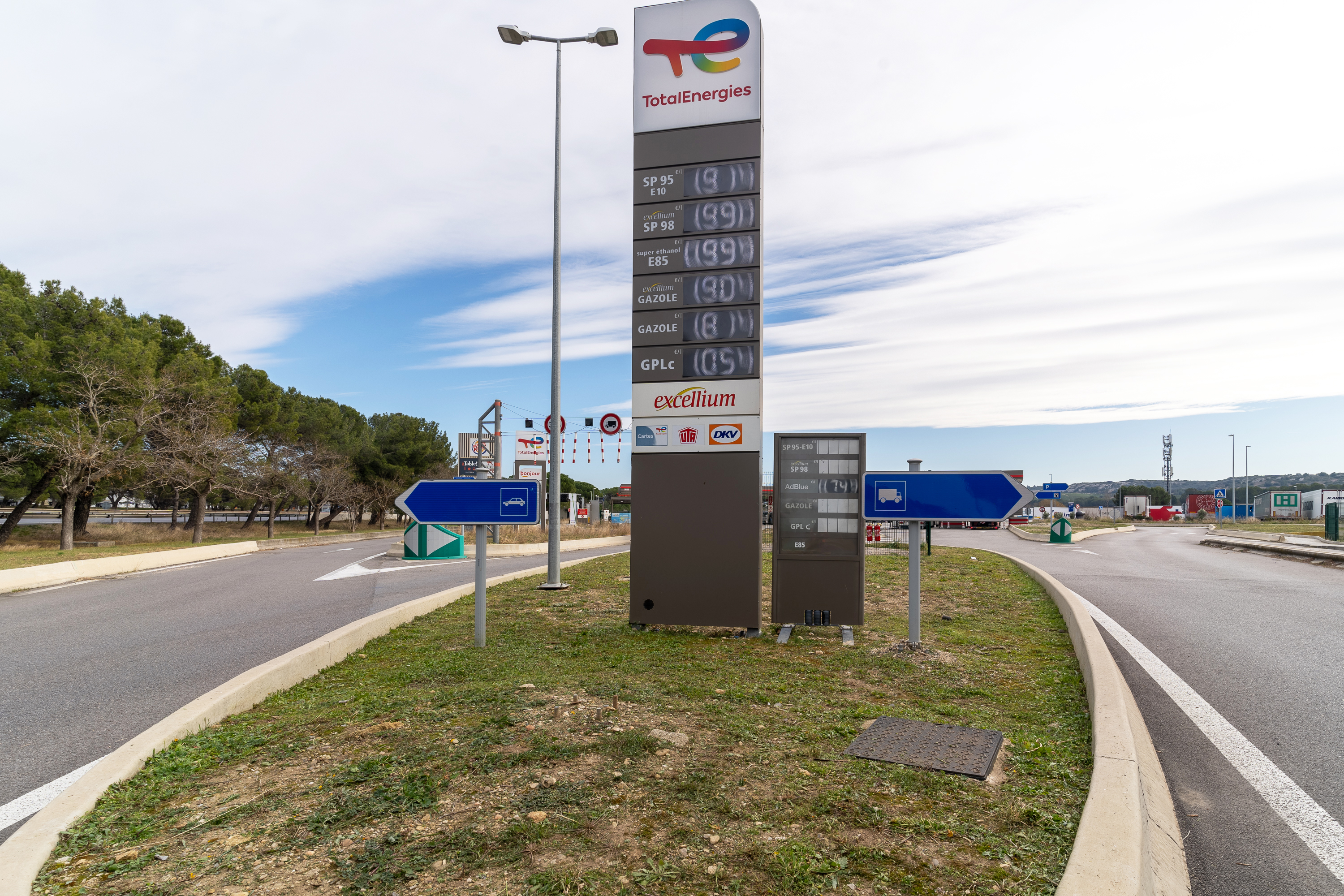 This is a picture representing NF059189 (FUELING) - REL.LANCON DE PROVENCE OUEST