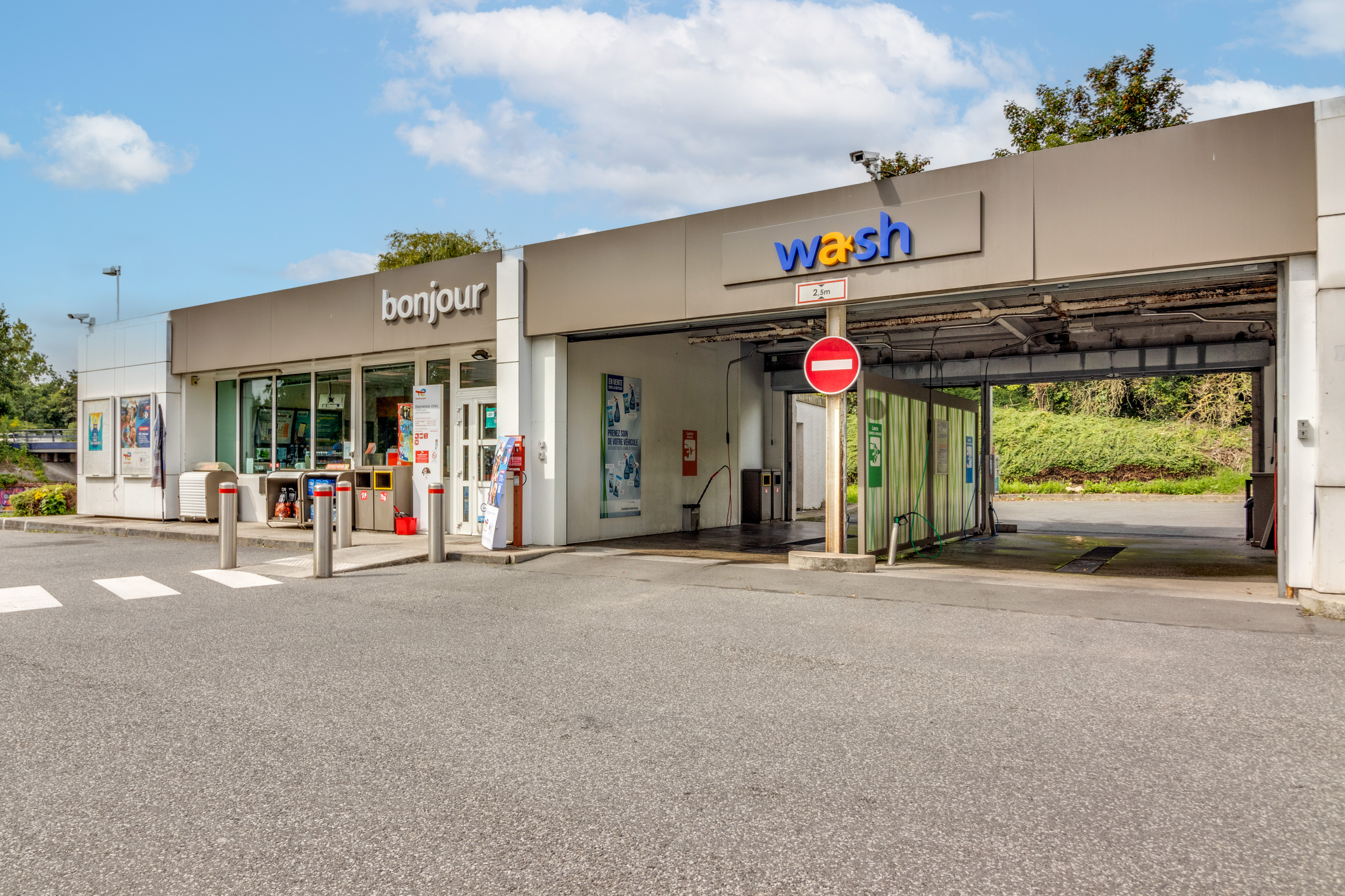 This is a picture representing NF074566 (FUELING) - RELAIS LILLE PERIPHERIQUE