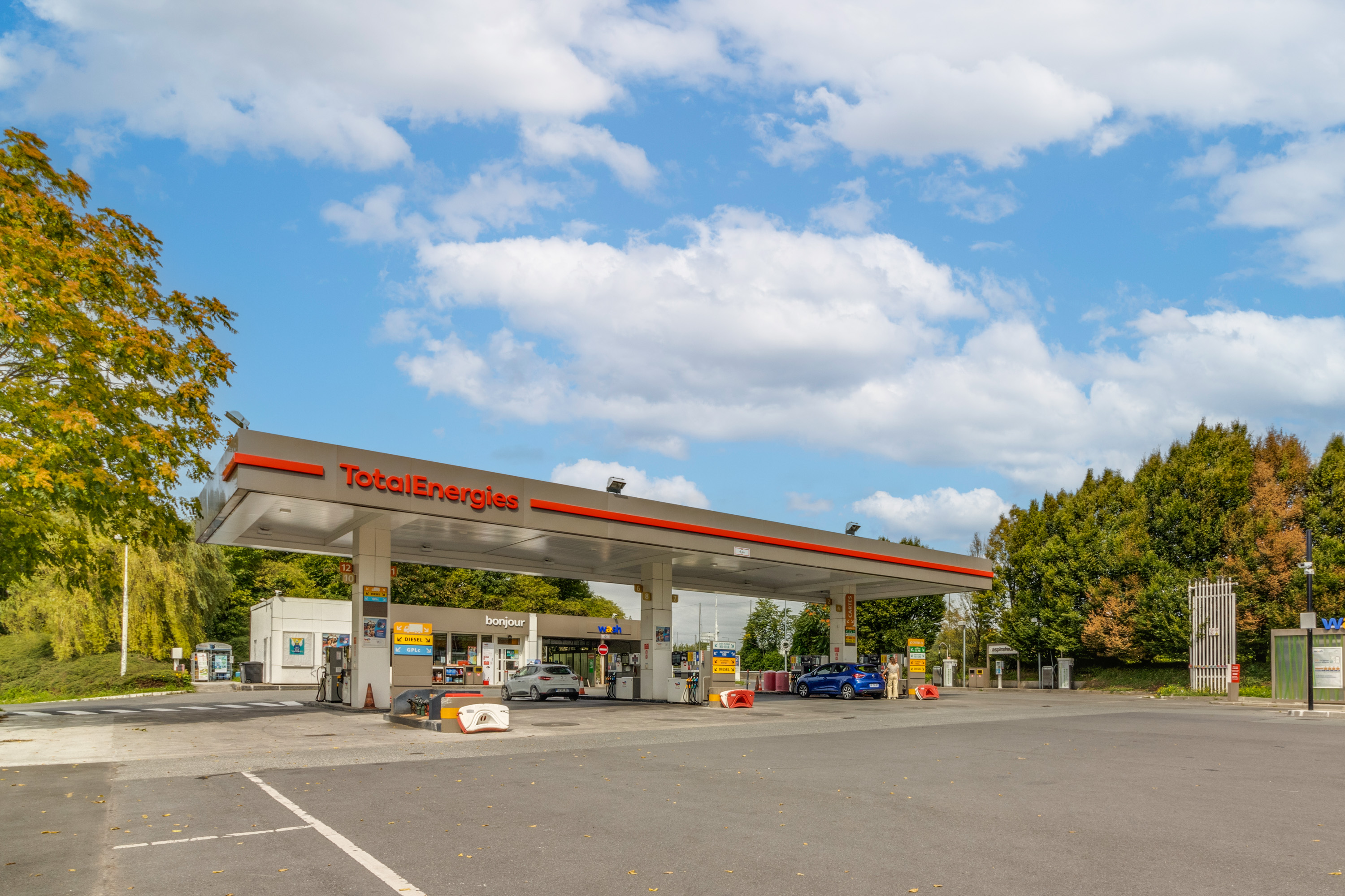 This is a picture representing NF074566 (FUELING) - RELAIS LILLE PERIPHERIQUE