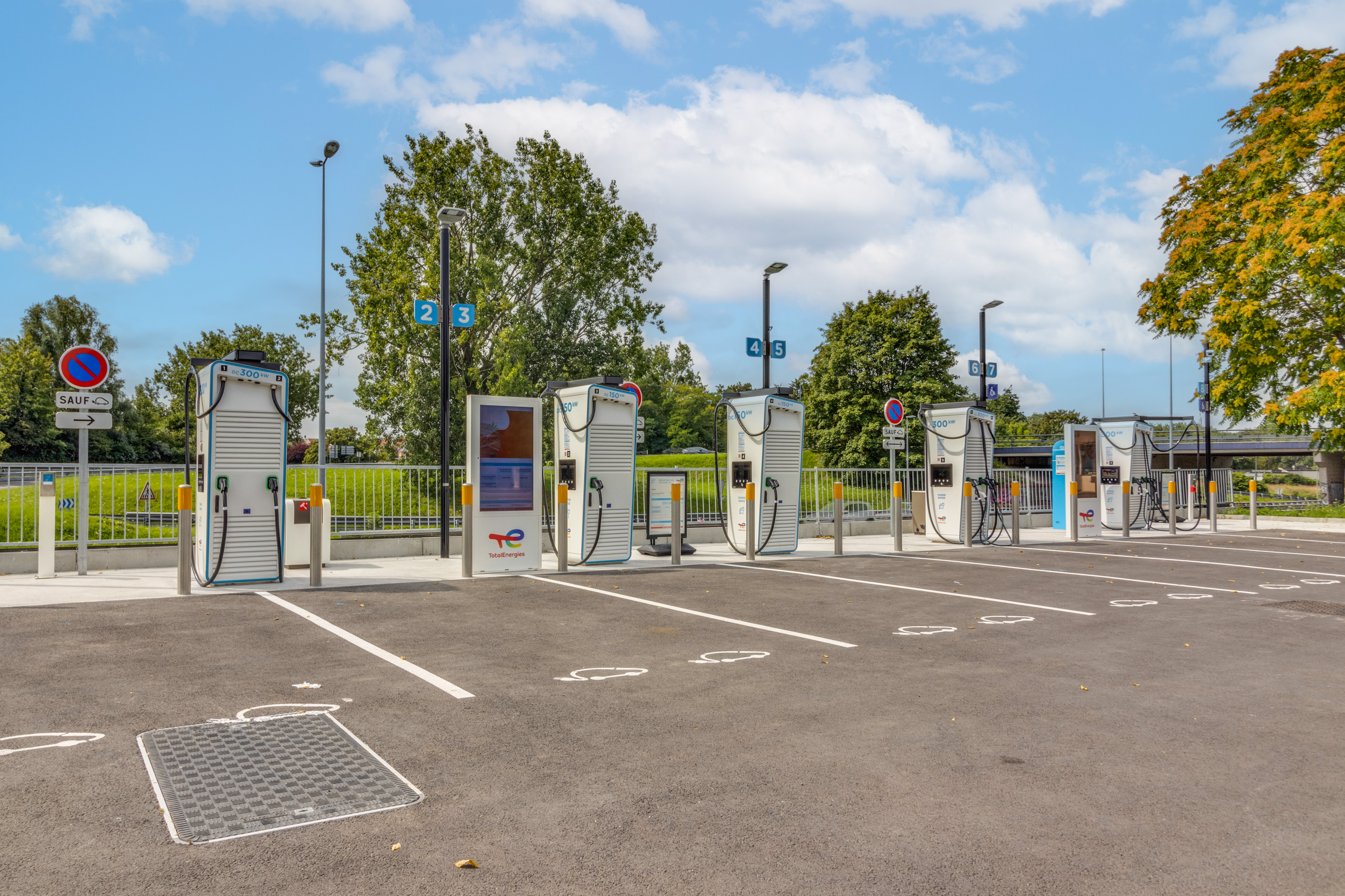 This is a picture representing NF074566 (FUELING) - RELAIS LILLE PERIPHERIQUE