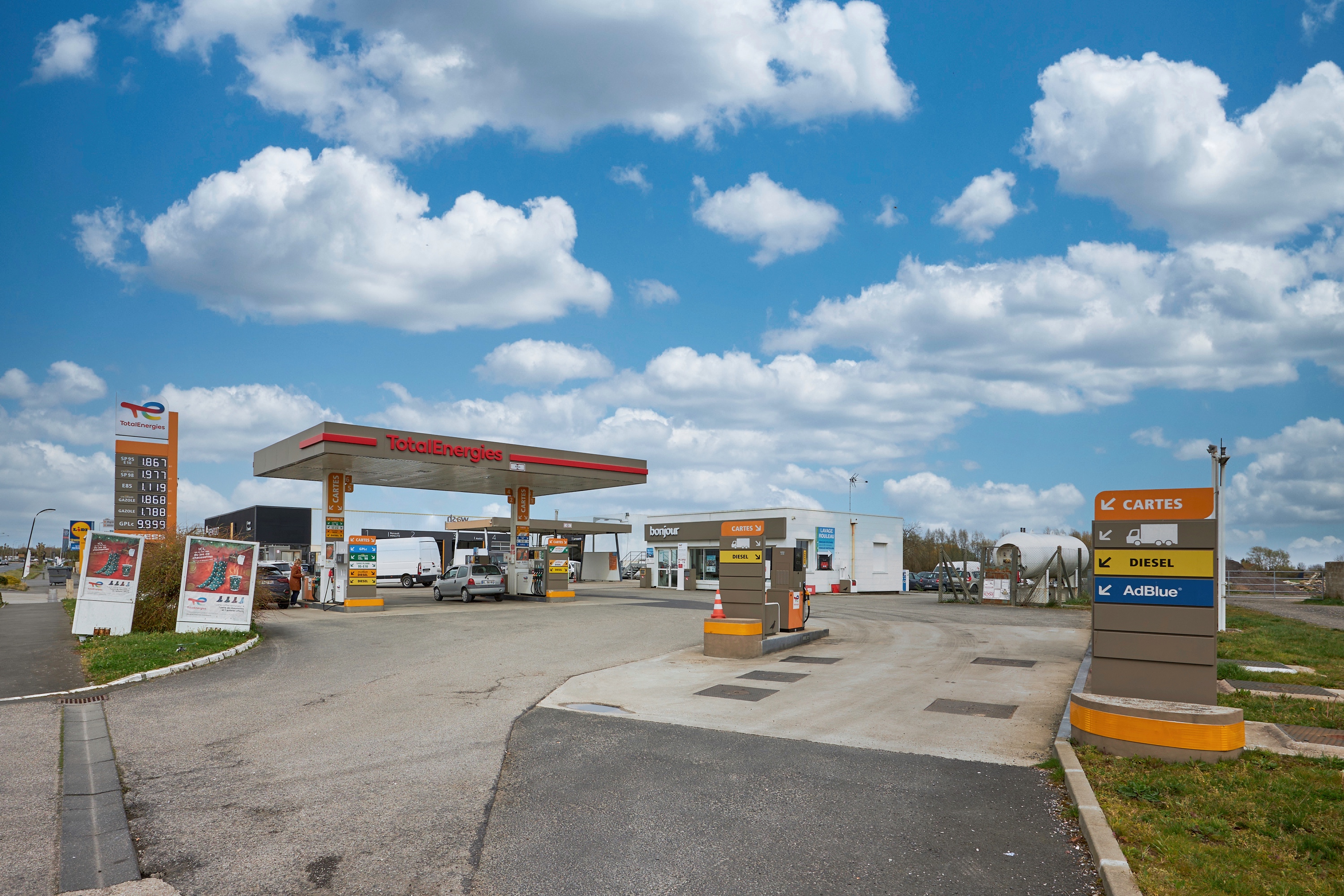 This is a picture representing NF079965 (FUELING) - SARL  BOURDET