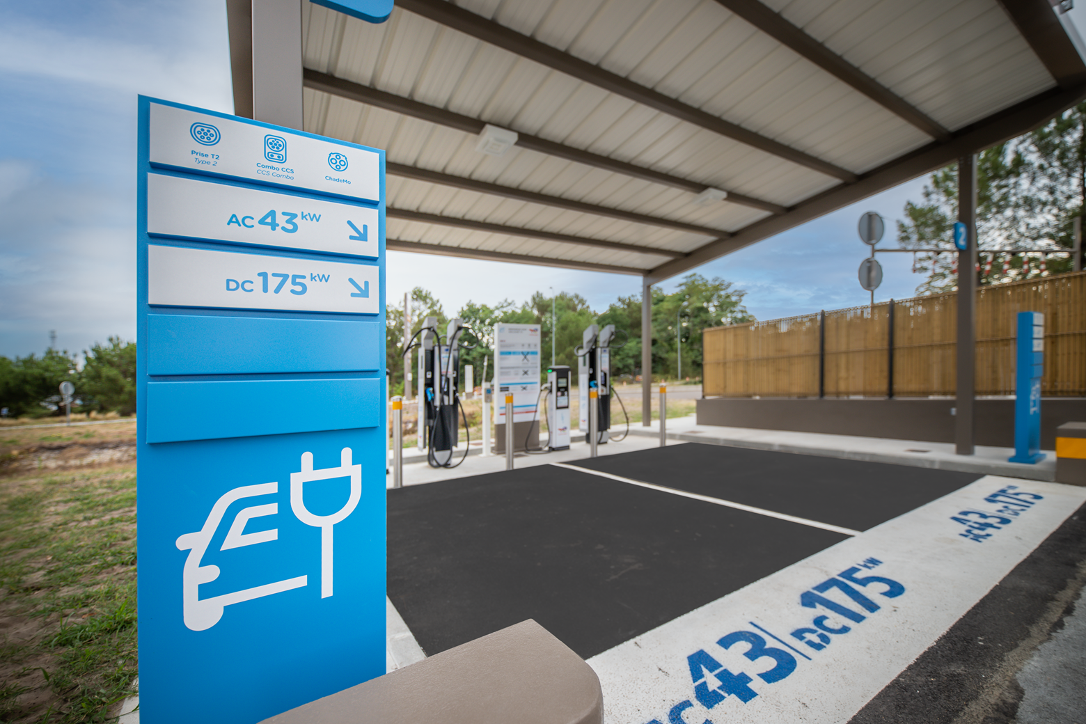 This is a picture representing NF080188 (FUELING) - RELAIS DE CASTETS