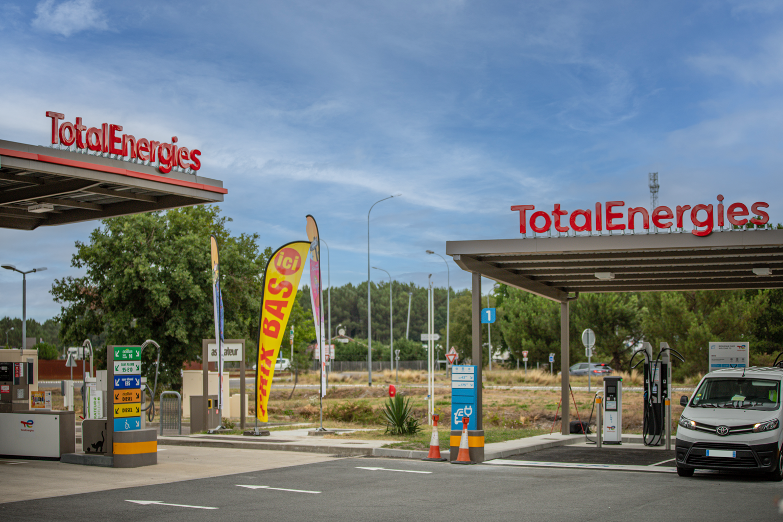 This is a picture representing NF080188 (FUELING) - RELAIS DE CASTETS