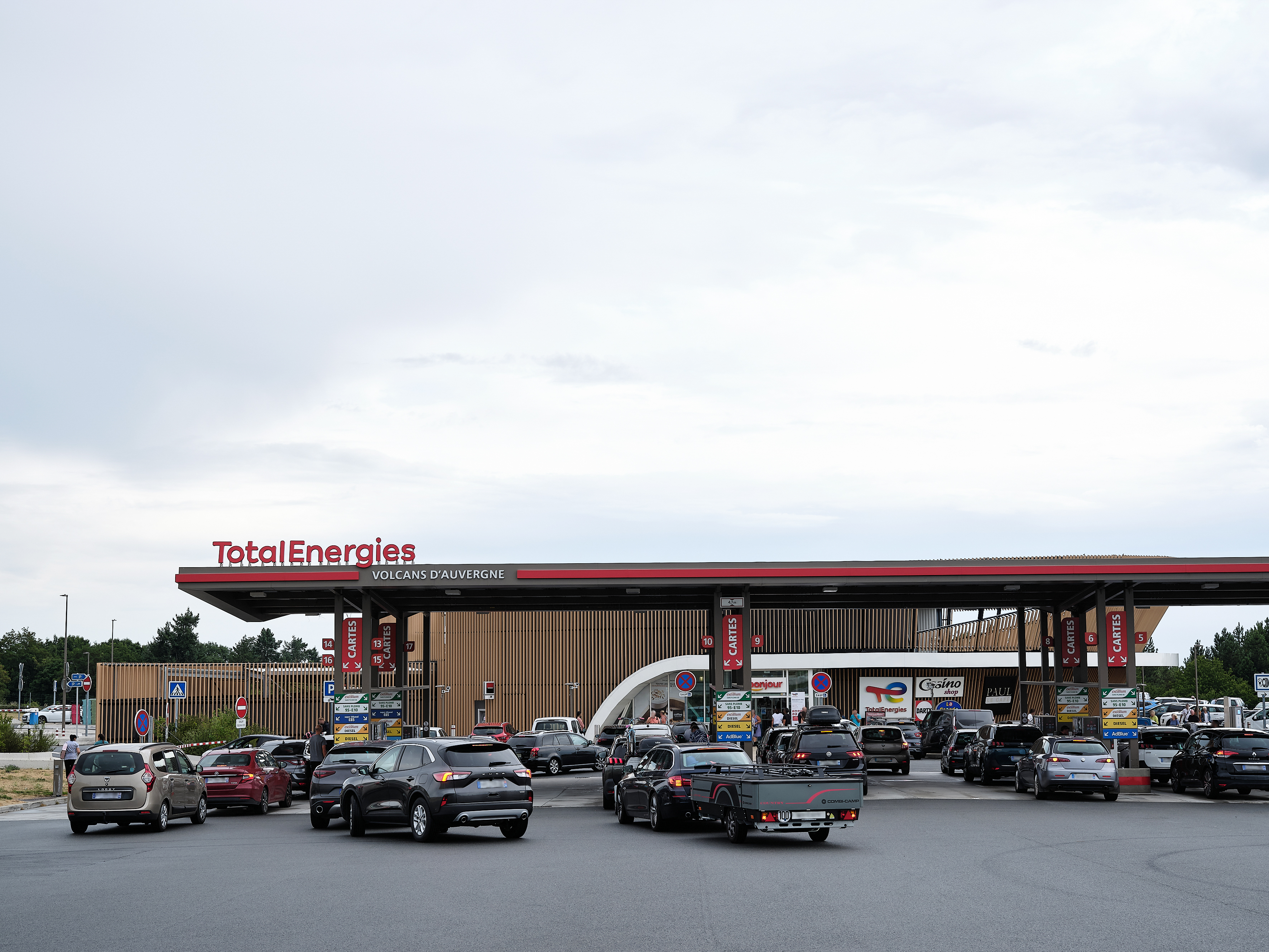 This is a picture representing NF070641 (FUELING) - REL.LES VOLCANS-D'AUVERGNE EST VL This is a picture representing NF070641 (FUELING) - REL.LES VOLCANS-D'AUVERGNE EST VL