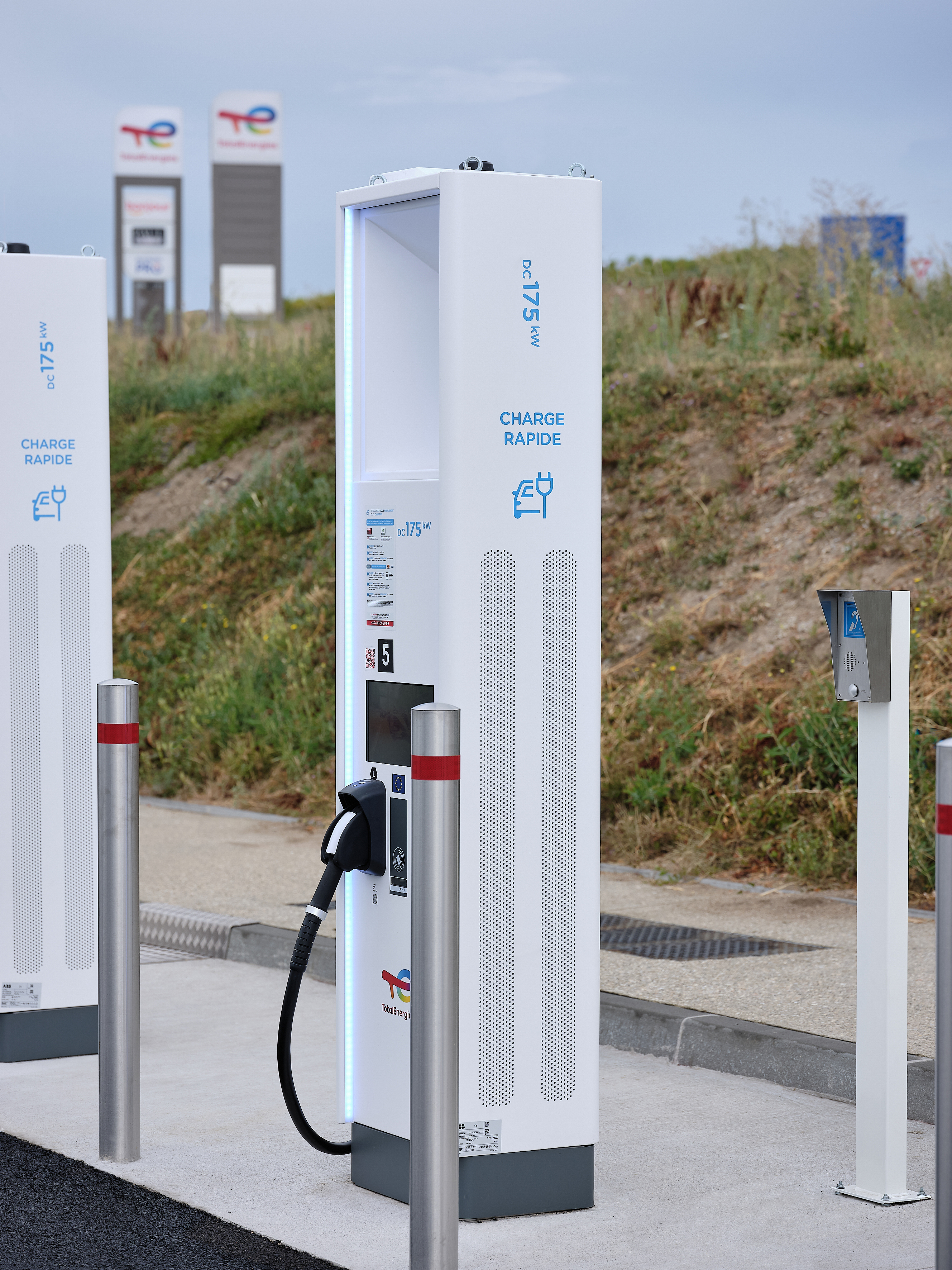 This is a picture representing NF070641 (FUELING) - REL.LES VOLCANS-D'AUVERGNE EST VL This is a picture representing NF070641 (FUELING) - REL.LES VOLCANS-D'AUVERGNE EST VL