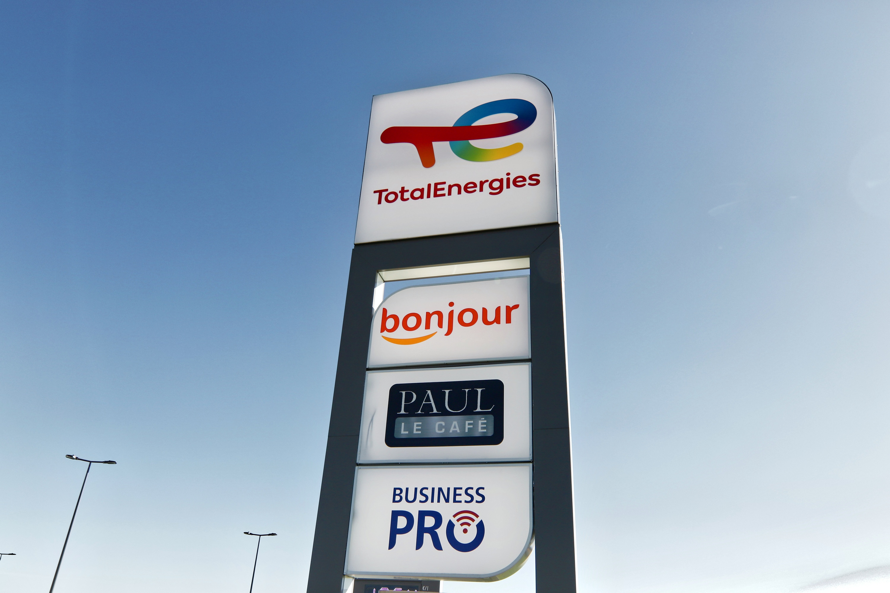 This is a picture representing NF070641 (FUELING) - REL.LES VOLCANS-D'AUVERGNE EST VL This is a picture representing NF070641 (FUELING) - REL.LES VOLCANS-D'AUVERGNE EST VL