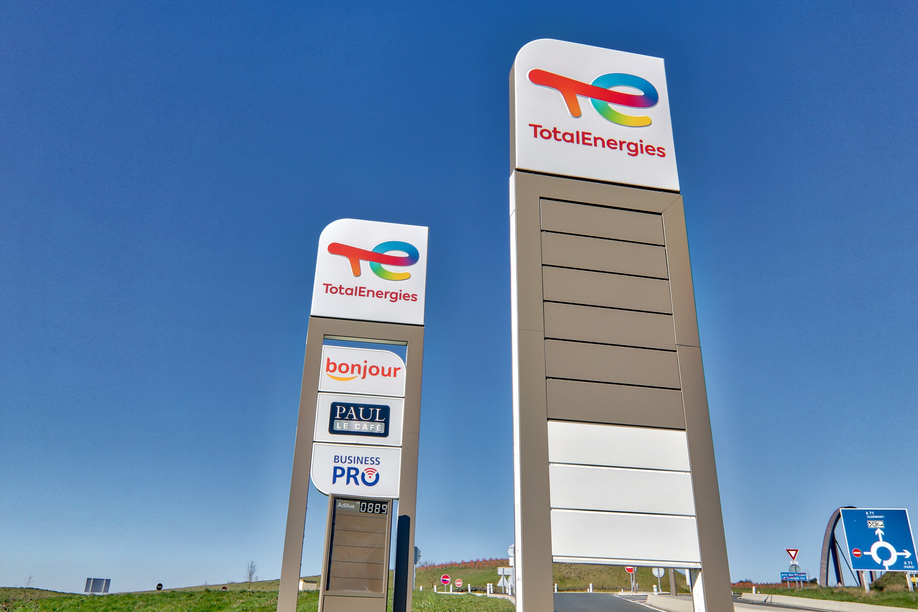This is a picture representing NF070641 (FUELING) - REL.LES VOLCANS-D'AUVERGNE EST VL This is a picture representing NF070641 (FUELING) - REL.LES VOLCANS-D'AUVERGNE EST VL