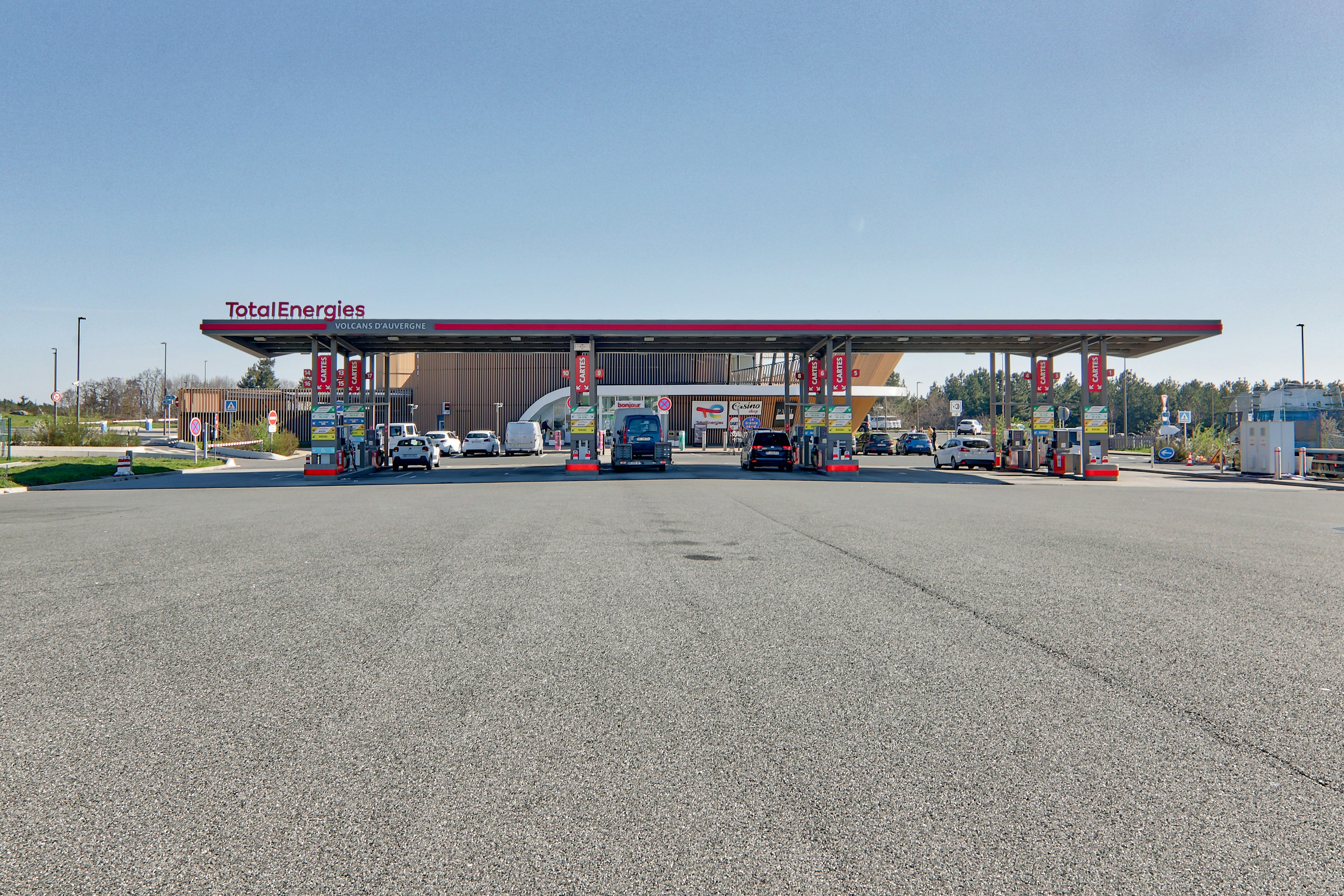 This is a picture representing NF070641 (FUELING) - REL.LES VOLCANS-D'AUVERGNE EST VL This is a picture representing NF070641 (FUELING) - REL.LES VOLCANS-D'AUVERGNE EST VL