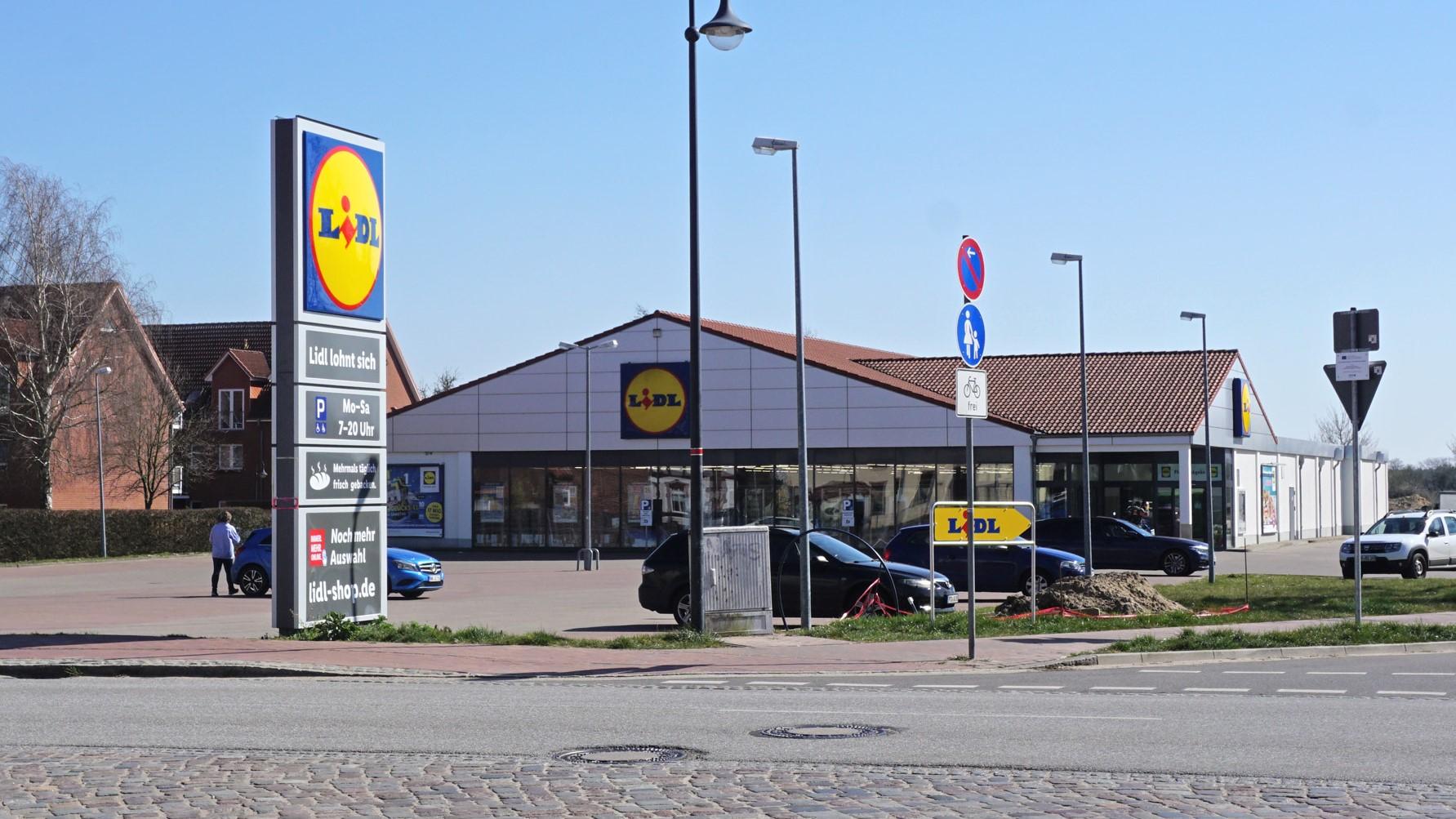 Lidl, Am Bahnhof in Zarrentin