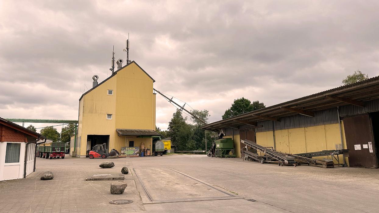 Heidesand Raiffeisen-Warengenossenschaft - Neuenkirchen, Delmser Dorfstraße in Neuenkirchen