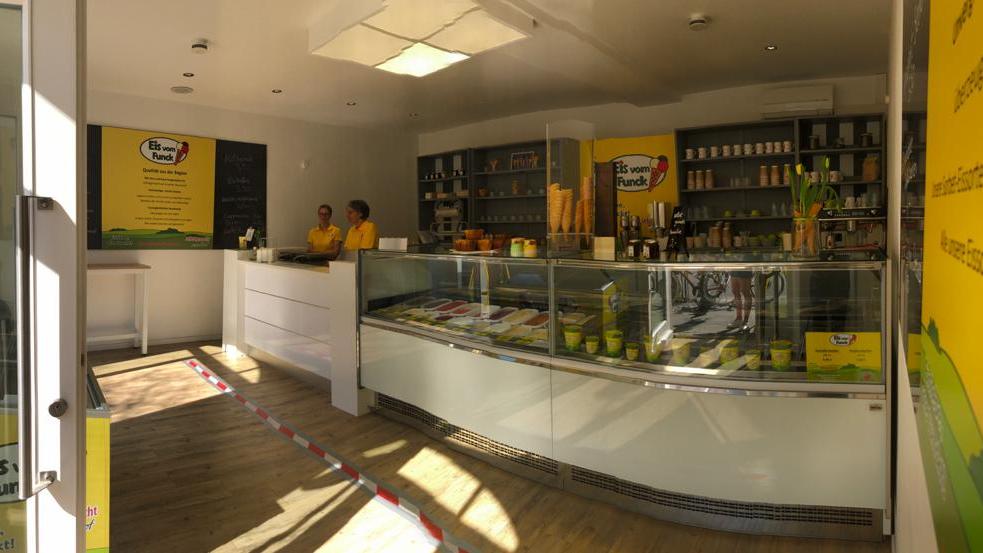 Funck Eisladen Mindelstetten, Marktplatz in Mindelstetten