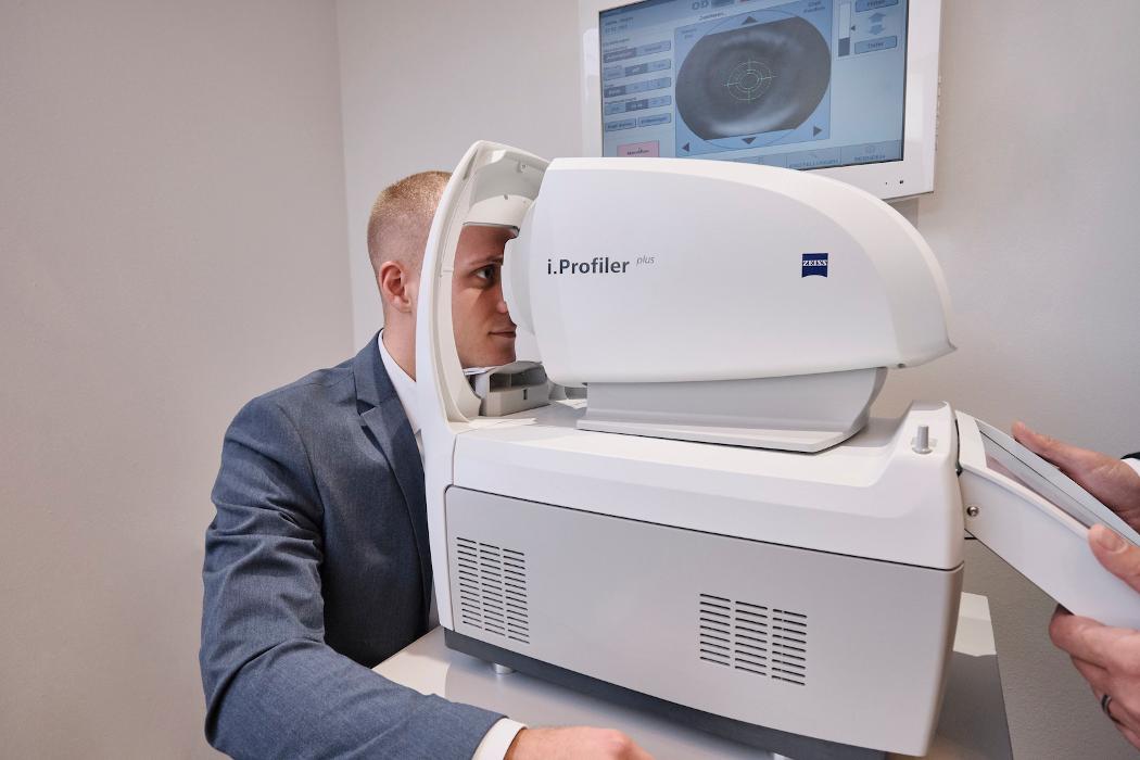 Optiker Schütz OHG, Am Waisenhausplatz in Pforzheim