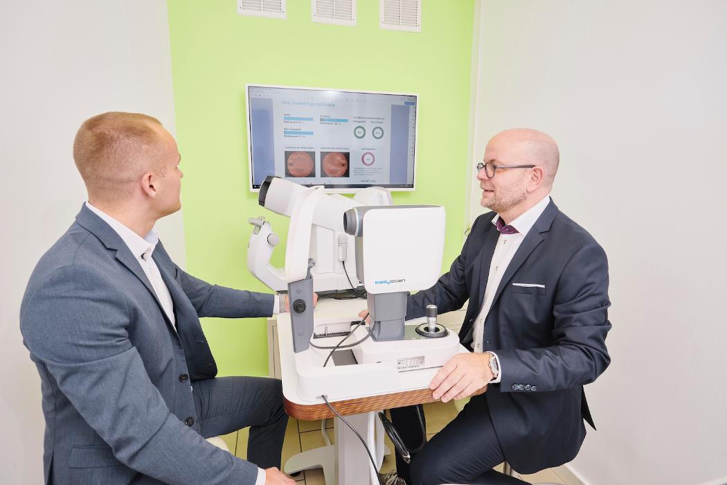 Optiker Schütz OHG, Am Waisenhausplatz in Pforzheim