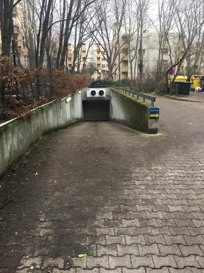 ampido Parkplatz, Kantstraße in Berlin