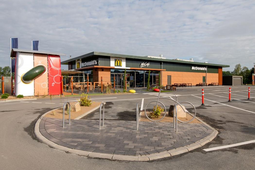 McDonald's, An der Autobahn in Haren (Ems)
