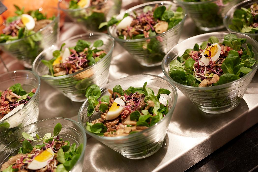 Manora Restaurant Baden, Schlossbergplatz in Baden