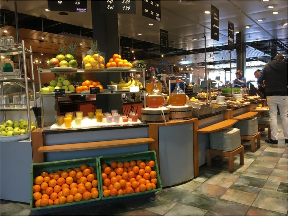 Manora Restaurant Marin, Avenue des Champs-Montants in La Tène