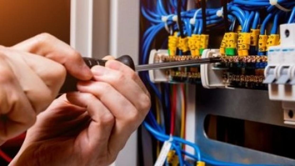 Simple Electric Company - Winnetka, CA