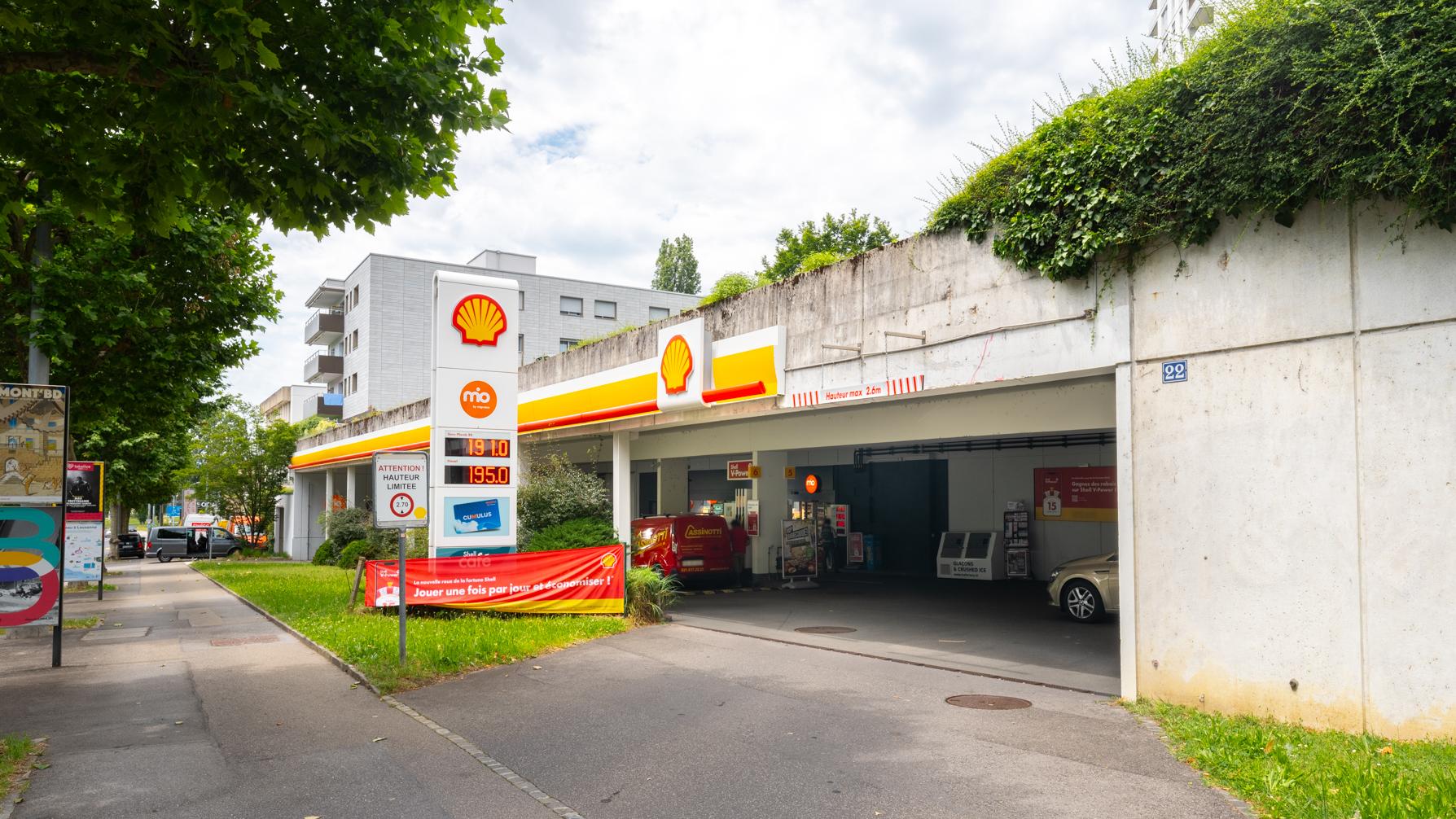 Shell, Avenue des Figuiers in Lausanne