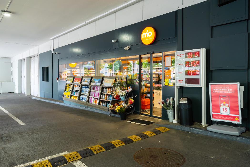 Shell, Avenue des Figuiers in Lausanne