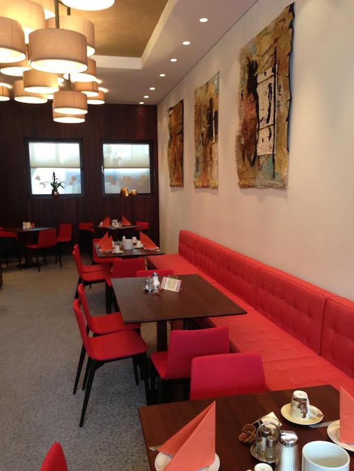 Café Konditorei Praschberger & Hotel Garni & Appartements Ilgerhof, Dorfplatz in Walchsee