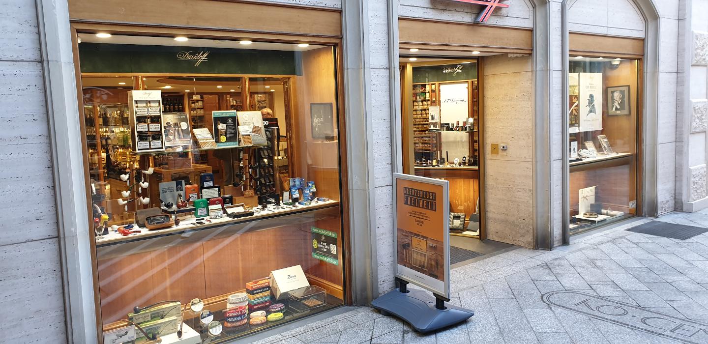 Davidoff of Geneva since 1911 by Wolsdorff Tobacco, Königsallee in Düsseldorf
