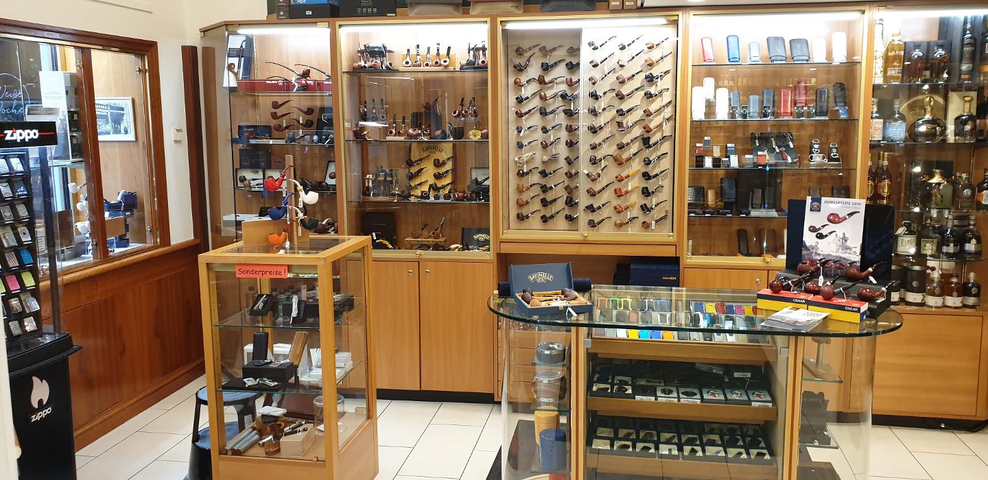 Davidoff of Geneva since 1911 by Wolsdorff Tobacco, Königsallee in Düsseldorf