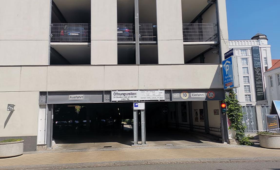 CONTIPARK Parkhaus Am Schloss, Geschwister-Scholl-Straße in Schwerin