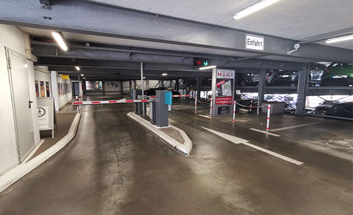 CONTIPARK Parkhaus Am Schloss, Geschwister-Scholl-Straße in Schwerin