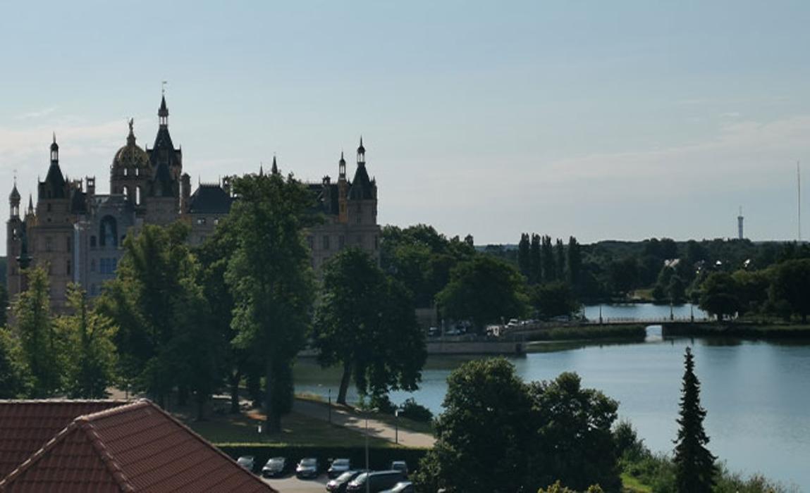 CONTIPARK Parkhaus Am Schloss, Geschwister-Scholl-Straße in Schwerin
