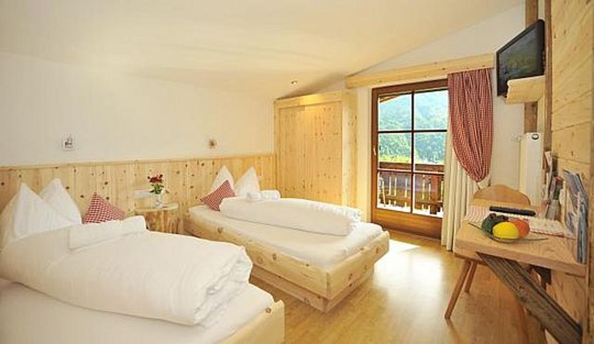 Resort Alt Ötztal, Dorfstraße in Sautens