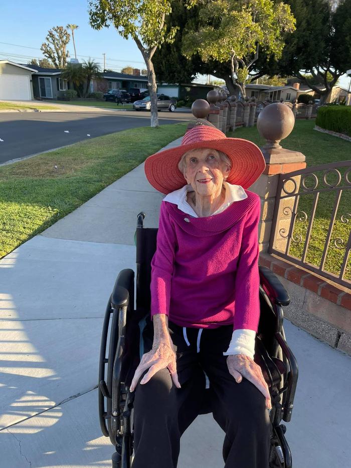 Bella Gardens Senior Wellness Home - Long Beach, CA