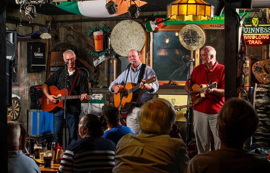 McGrath's Irish Pub Logo