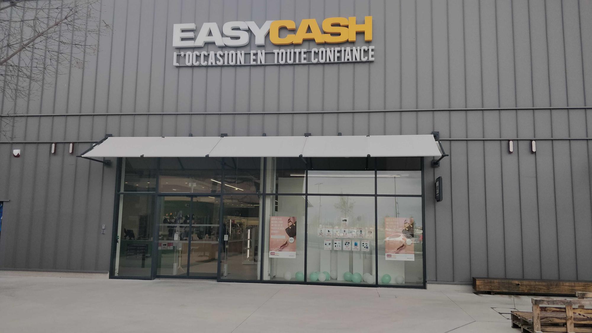 Foto 1 di Easy Cash Arles