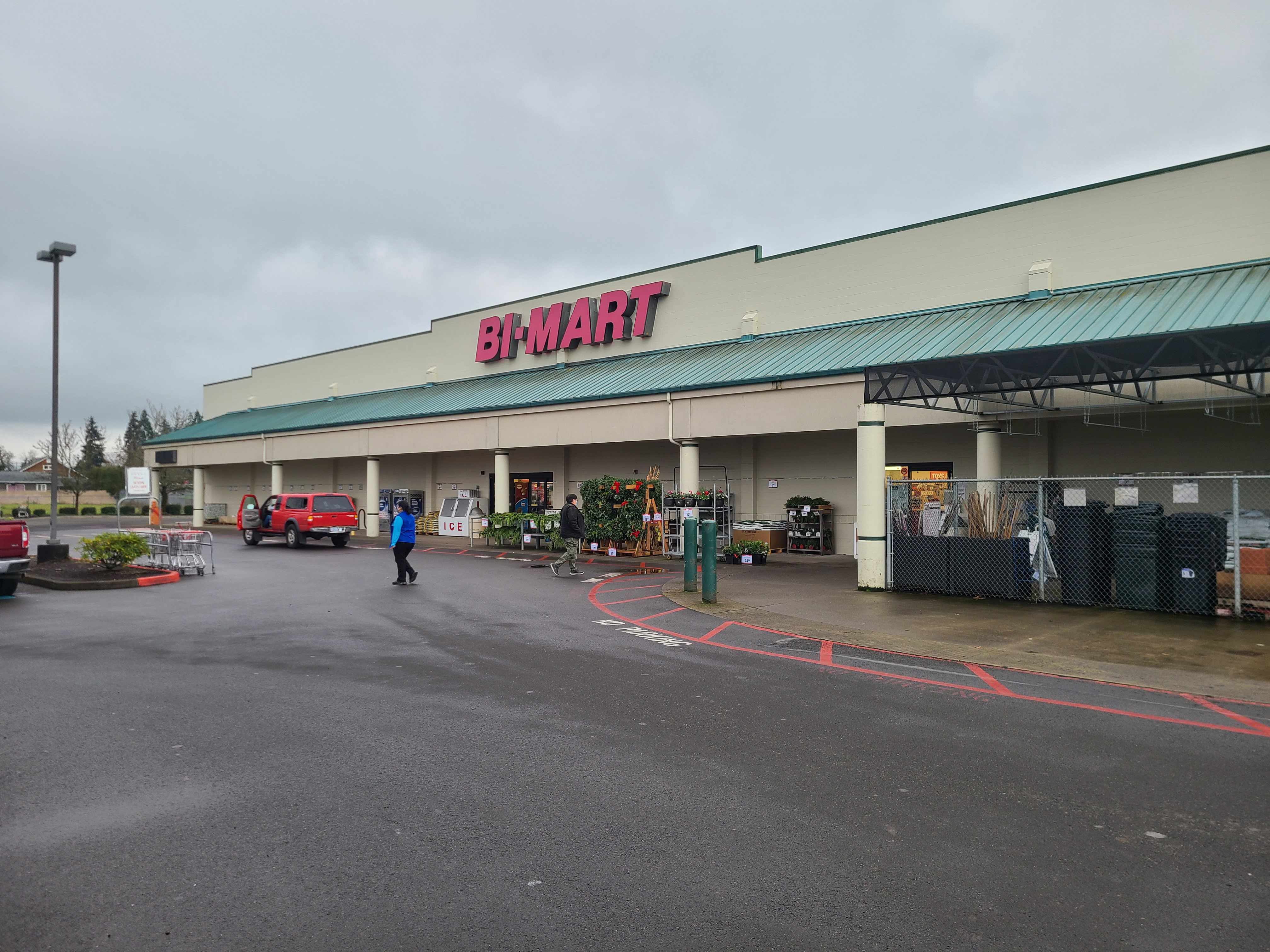 Molalla Bi-Mart Store Front