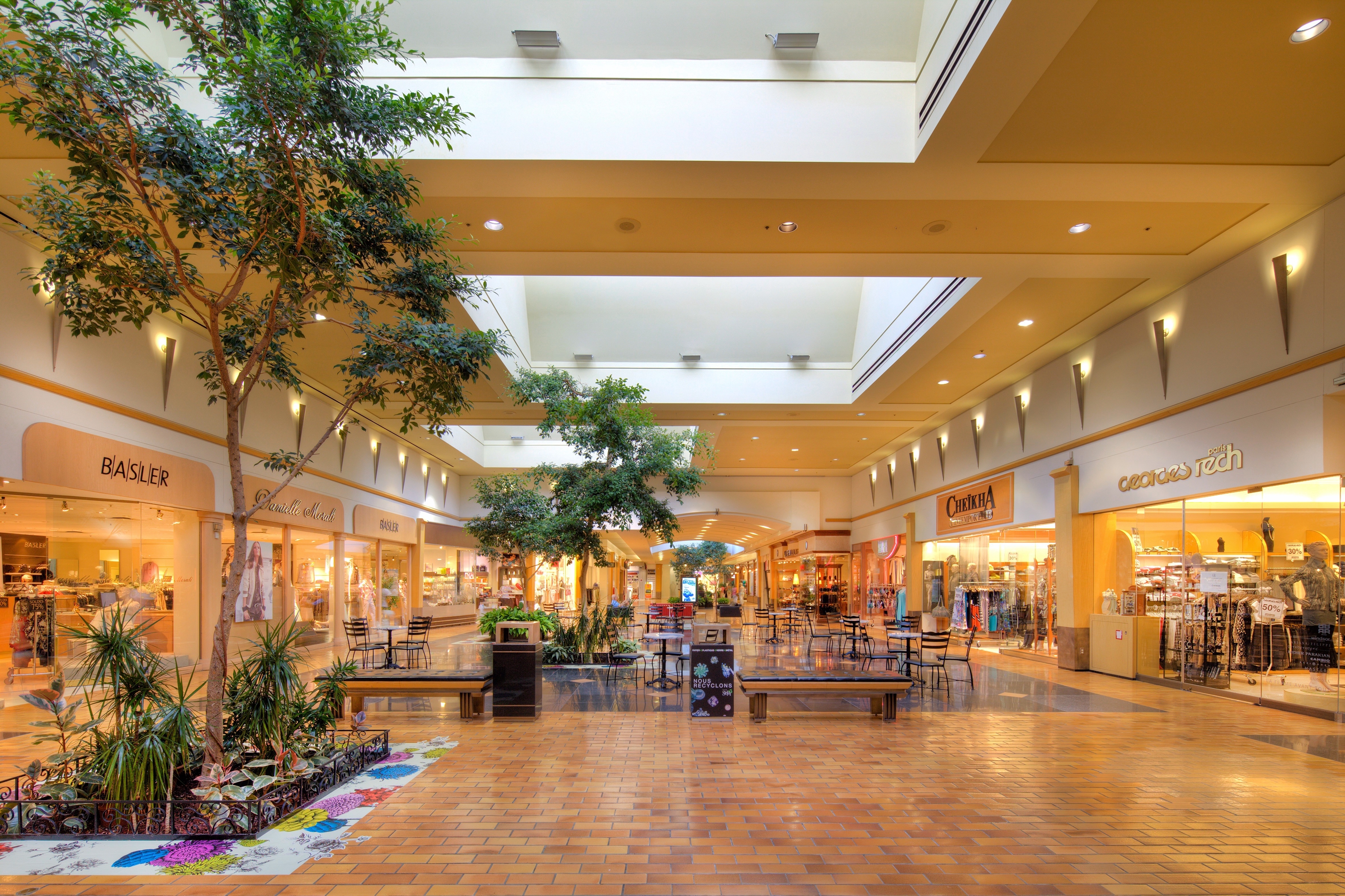 Place Ste-Foy - Centres Commerciaux Et Grands Magasins à Quebec City - Boul  Laurier (adresse, horaires, avis, TÉL: 4186534) - Infobel