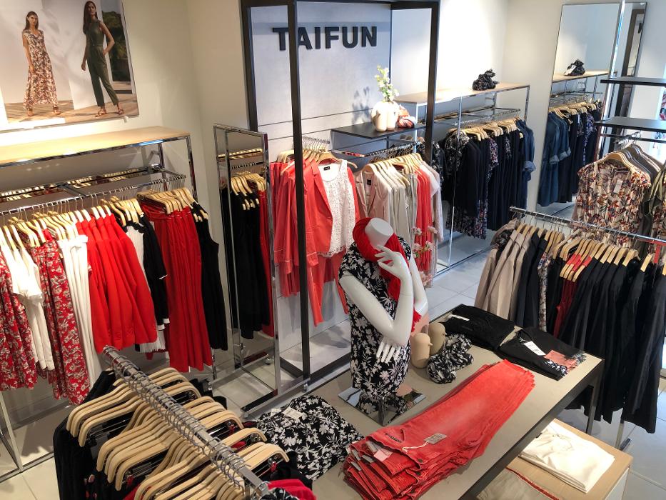 BAYARD CO LTD WOMEN, Hauptstrasse in Hochdorf