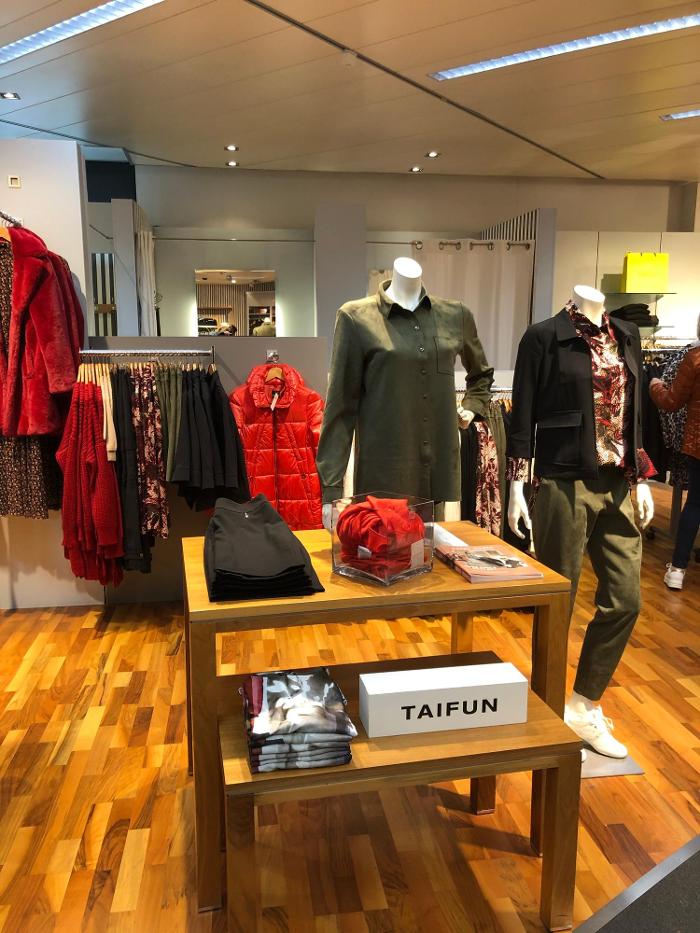 BAYARD CO LTD WOMEN, Bahnhofstrasse in Sursee